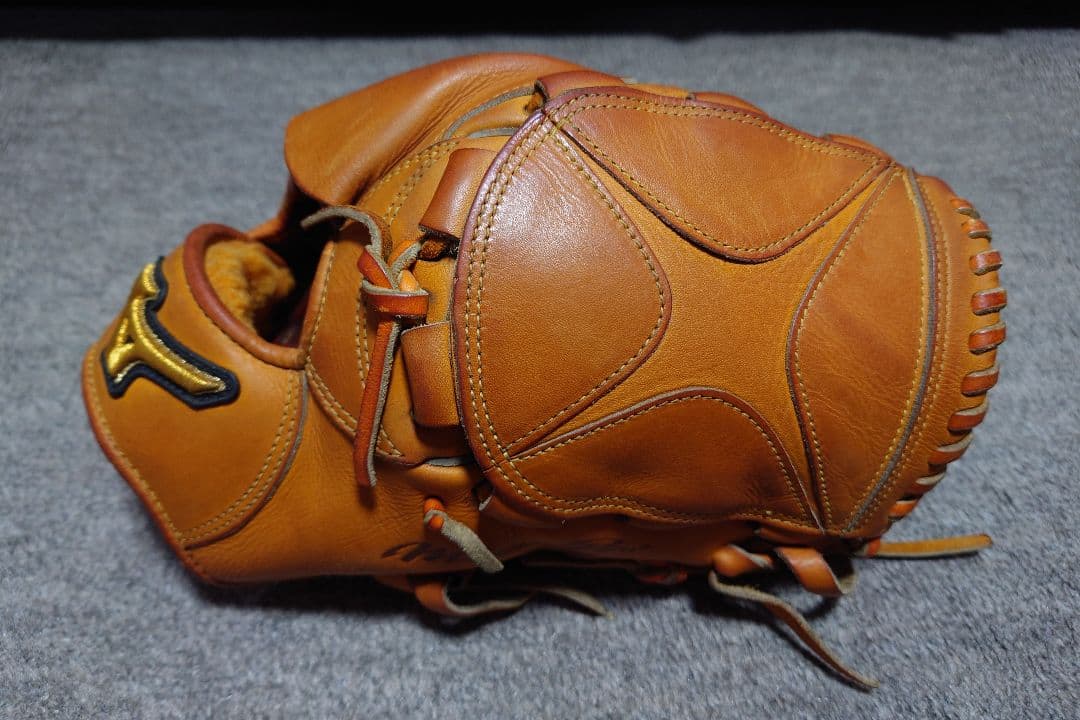 MIZUNO　硬式　投手用グローブ