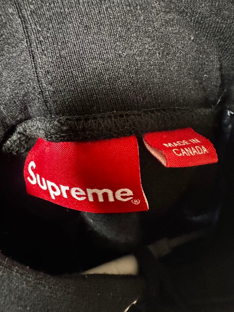 シュプリーム/ビッグ刺繍アーチロゴパーカー Sサイズ【コムドット】