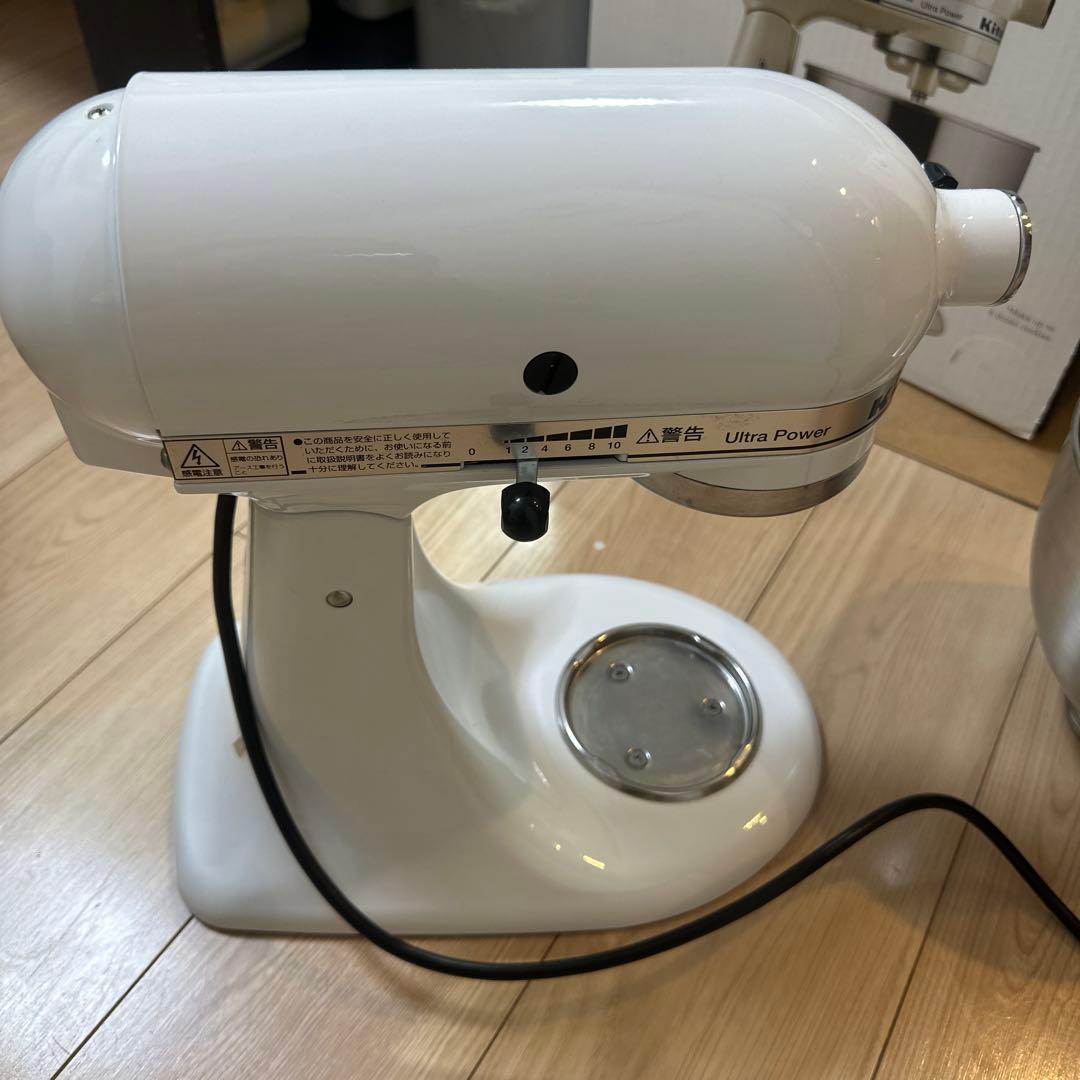 中古品￼キッチンエイド　スタンドミキサー（ホワイト）