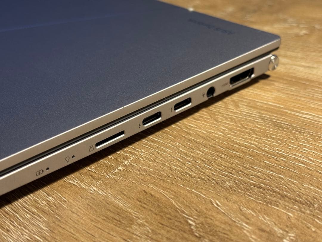ASUS Zenbook 14 < i7 13世代 16GB SSD 1TB >