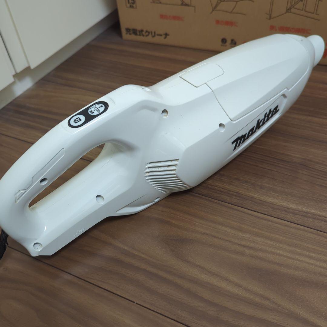 マキタ 充電式クリーナ 10.8V バッテリー・充電器付 CL107FDSHW