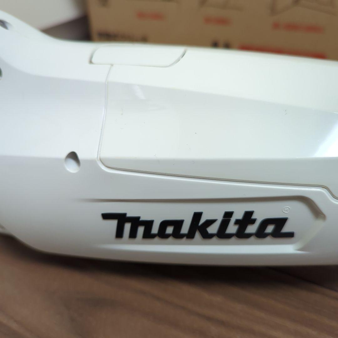 マキタ 充電式クリーナ 10.8V バッテリー・充電器付 CL107FDSHW