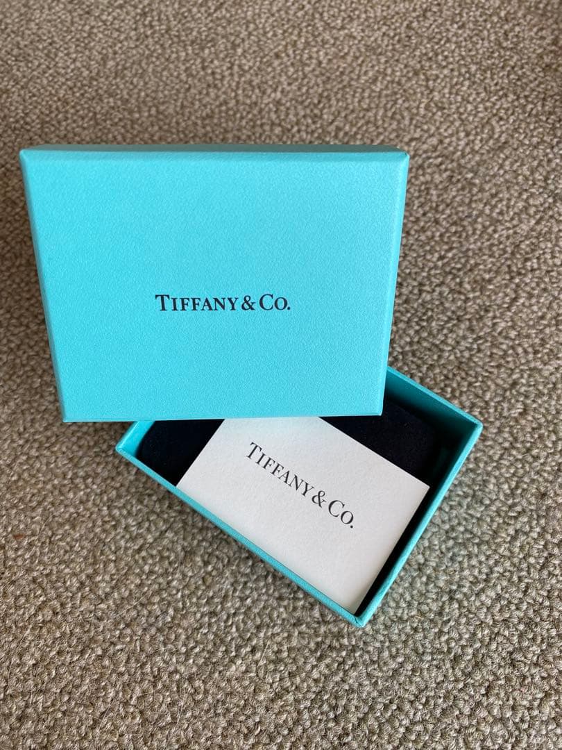 ティファニー TIFFANY 片側ダイヤモンドピアス 0.3カラット以上