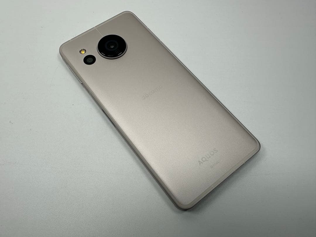 極美品 Aquos sense8 docomo SIMフリー ライトカッパー