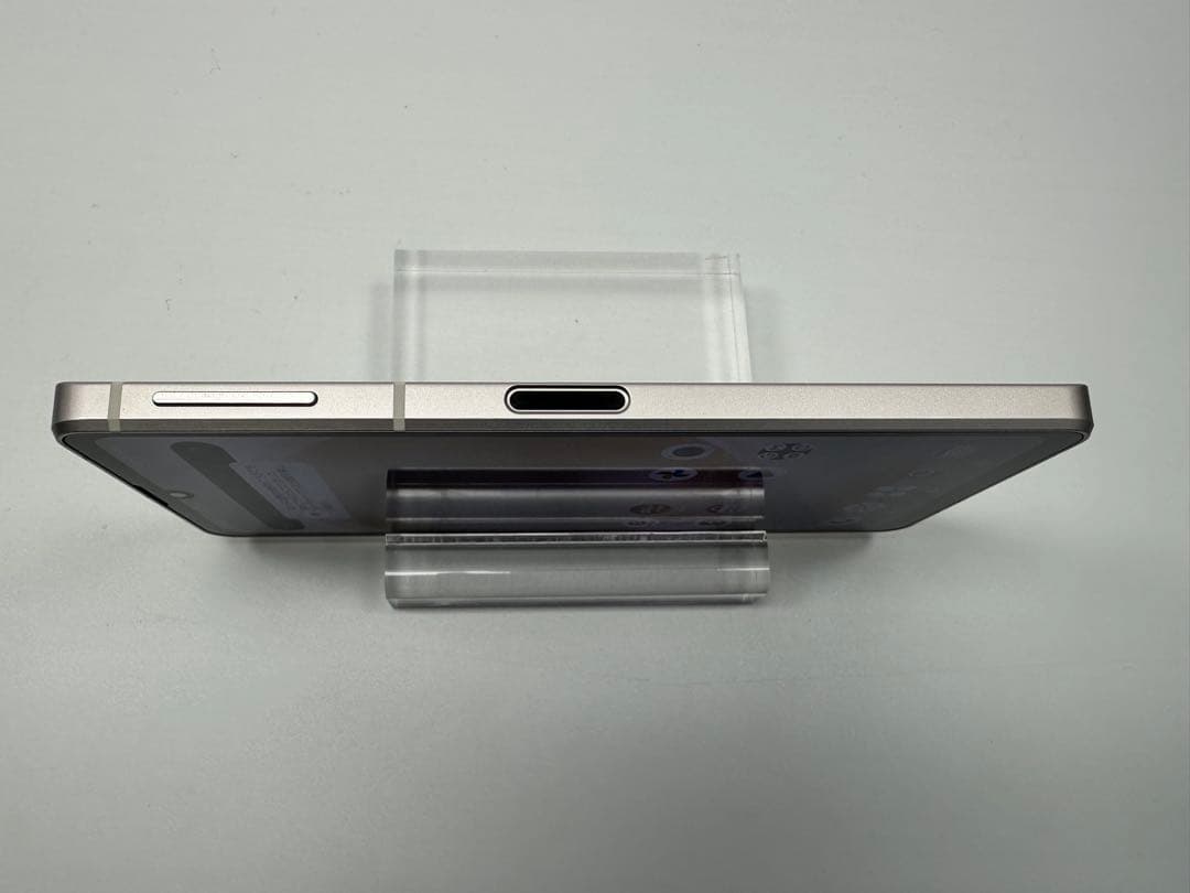 極美品 Aquos sense8 docomo SIMフリー ライトカッパー