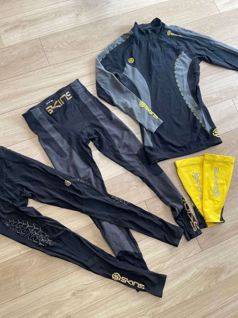 SKINS コンプレッションウェアセット