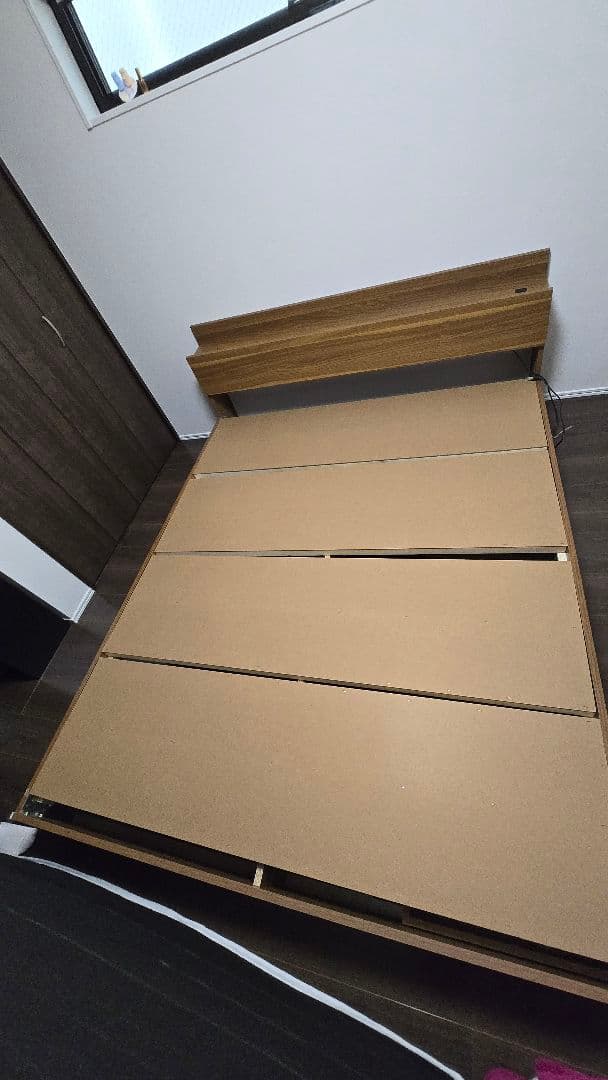 クイーンベッド　引出し収納・コンセント