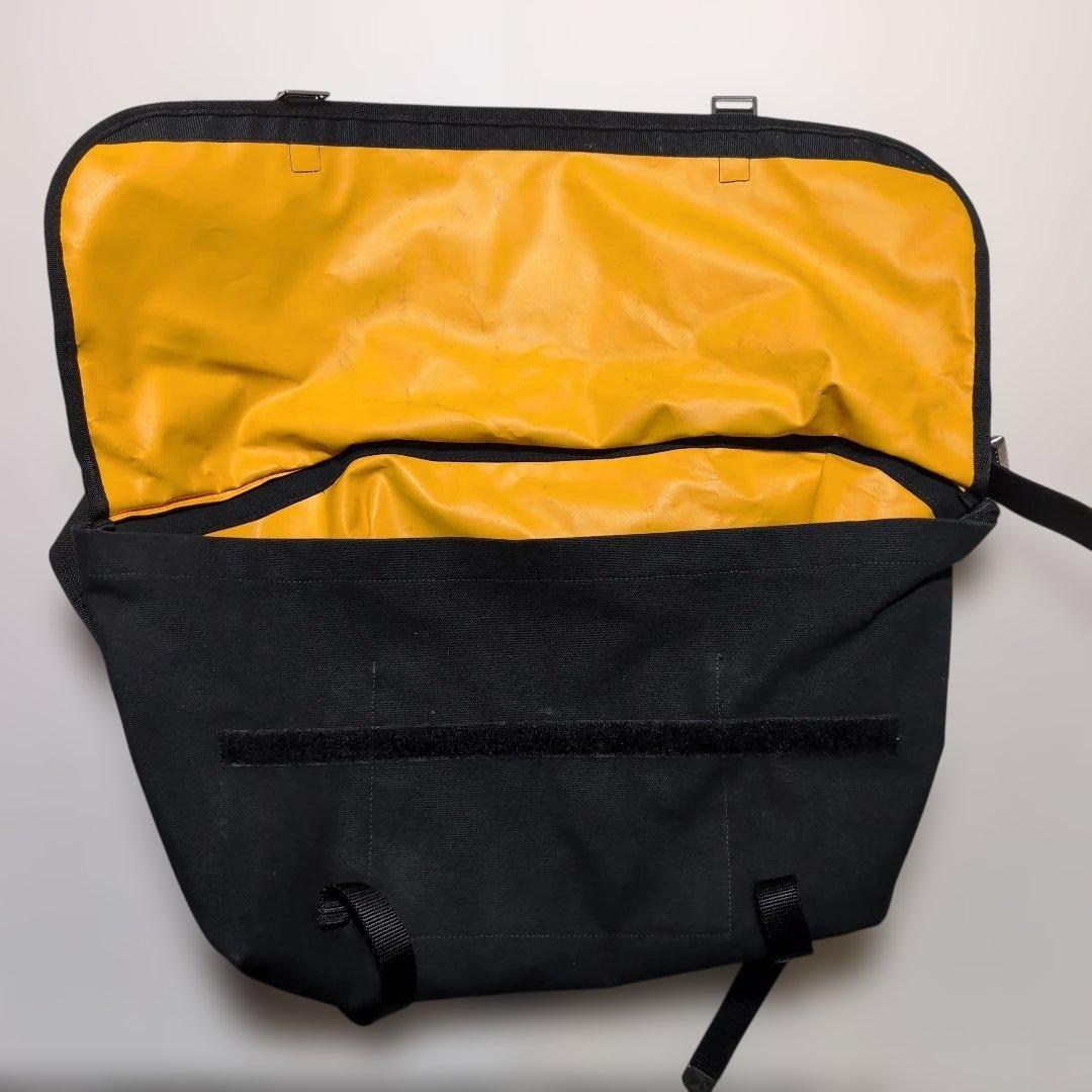 De Martini 3602 ブラック キャンバスメッセンジャーバッグ