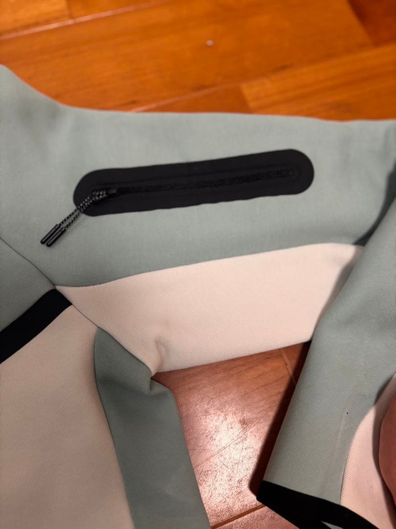 Nike tech 好色カラー