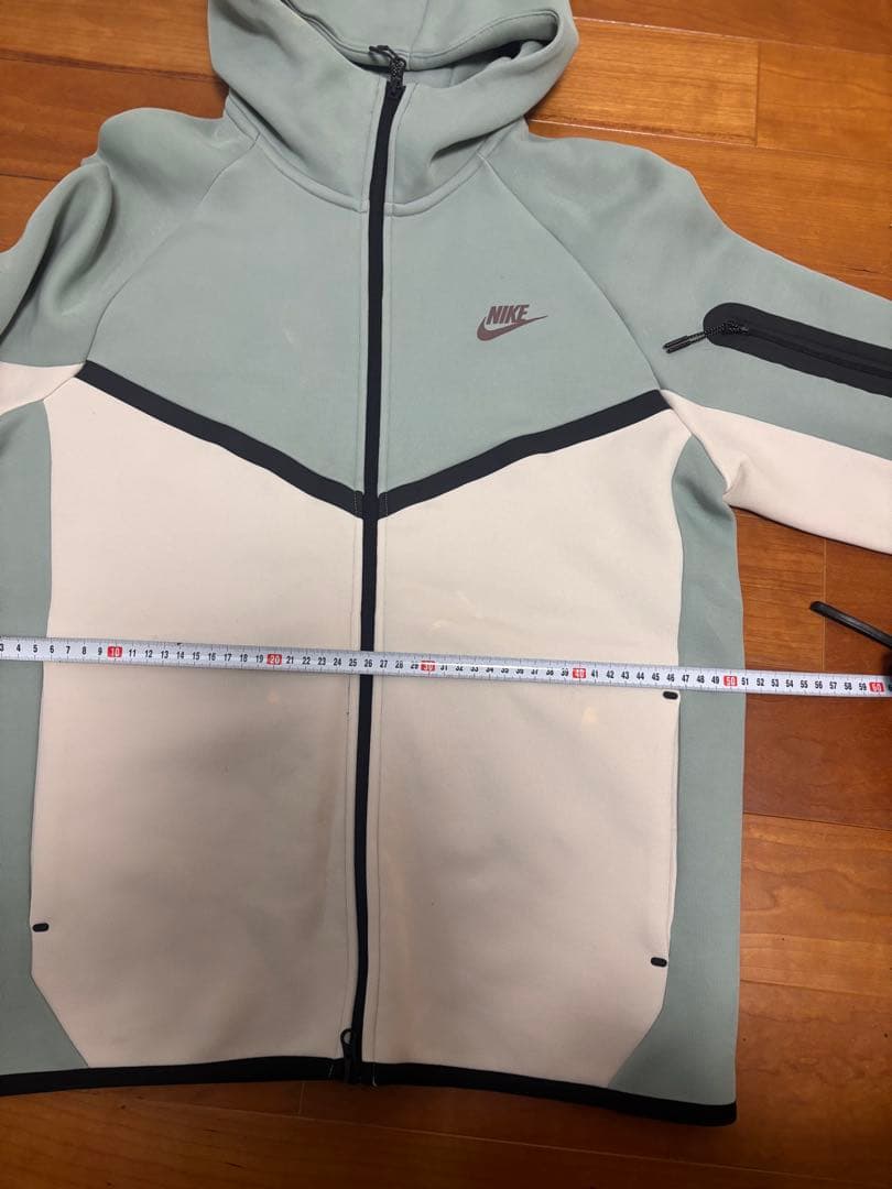 Nike tech 好色カラー