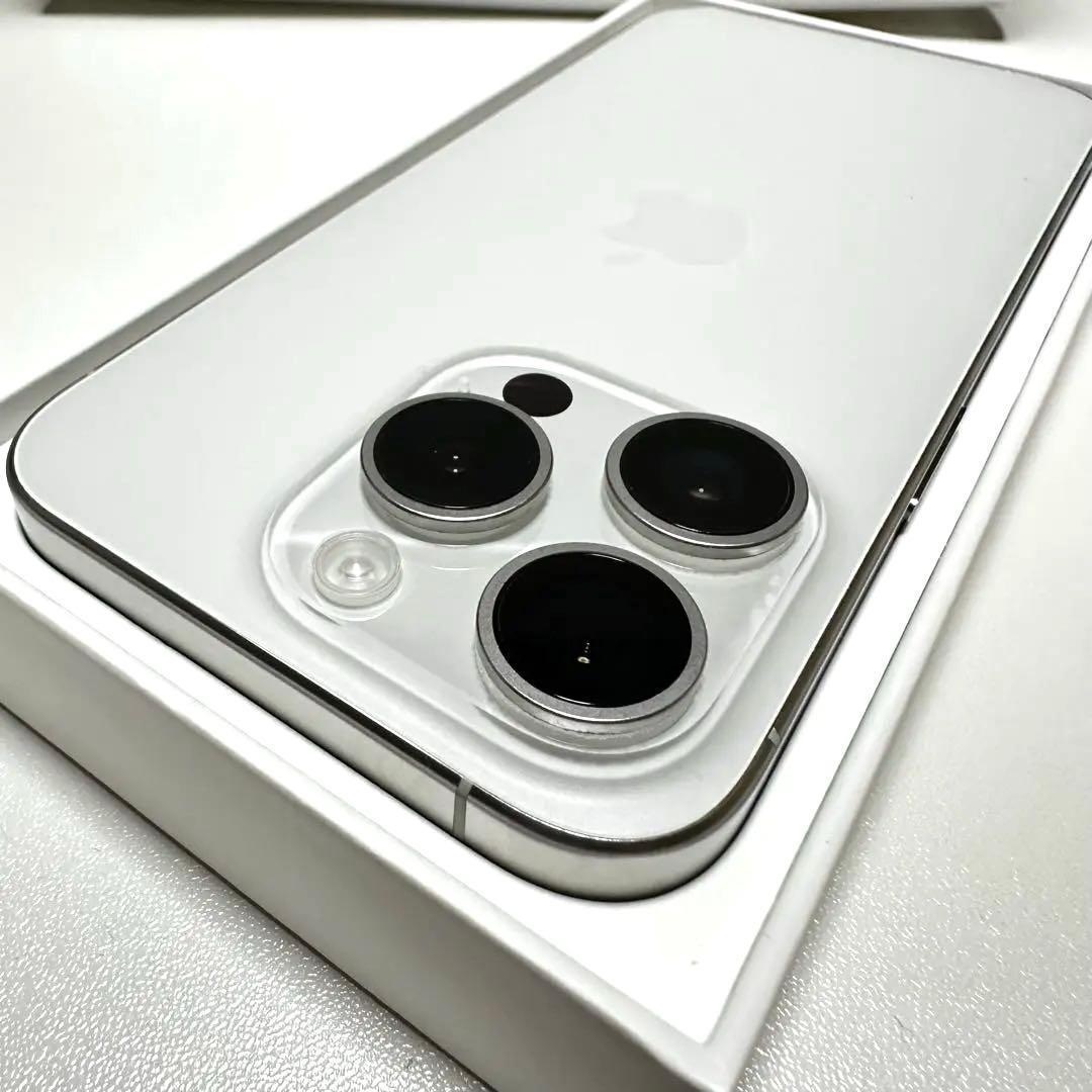 iPhone 15 Pro 256GB SIMフリー バッテリー残量100%