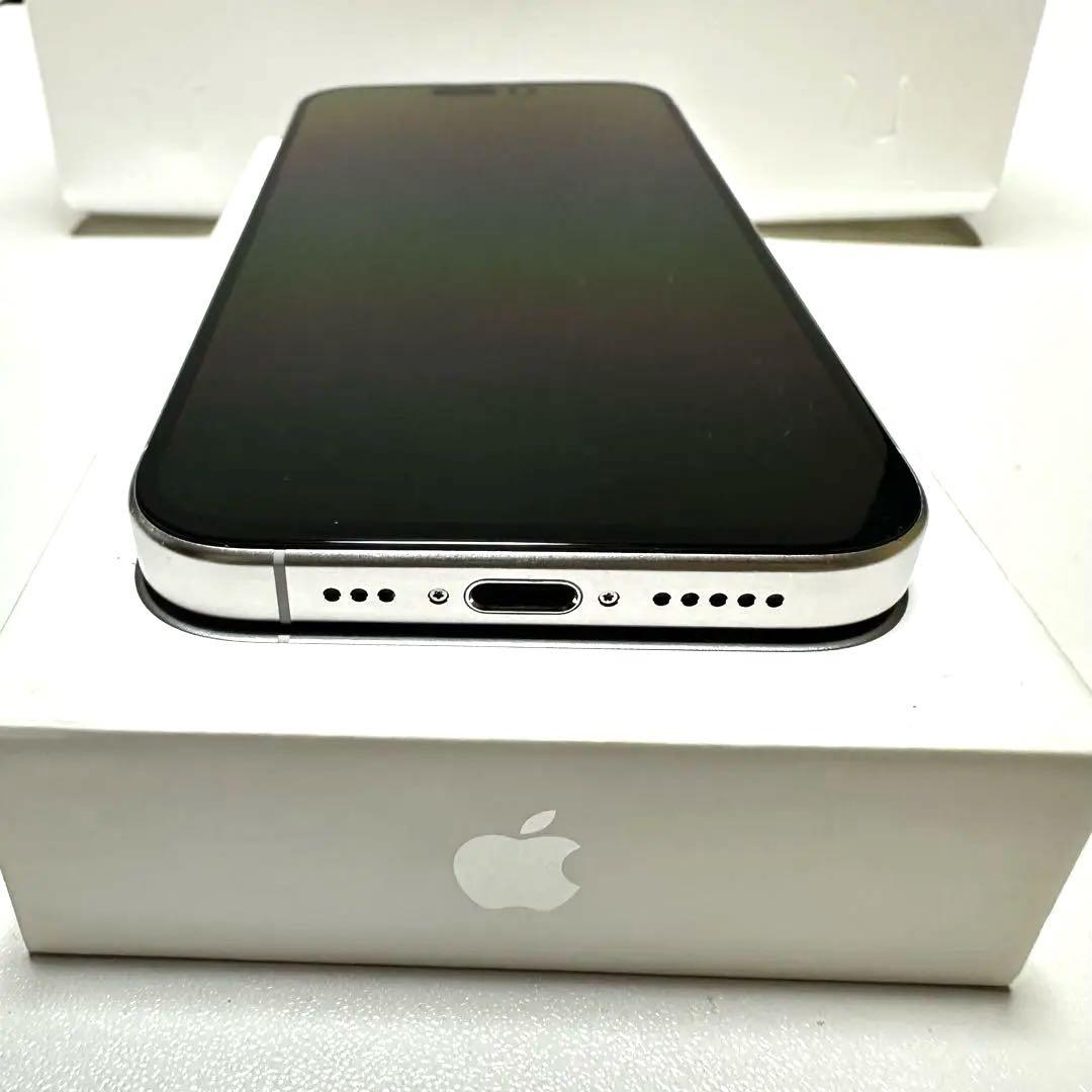 iPhone 15 Pro 256GB SIMフリー バッテリー残量100%