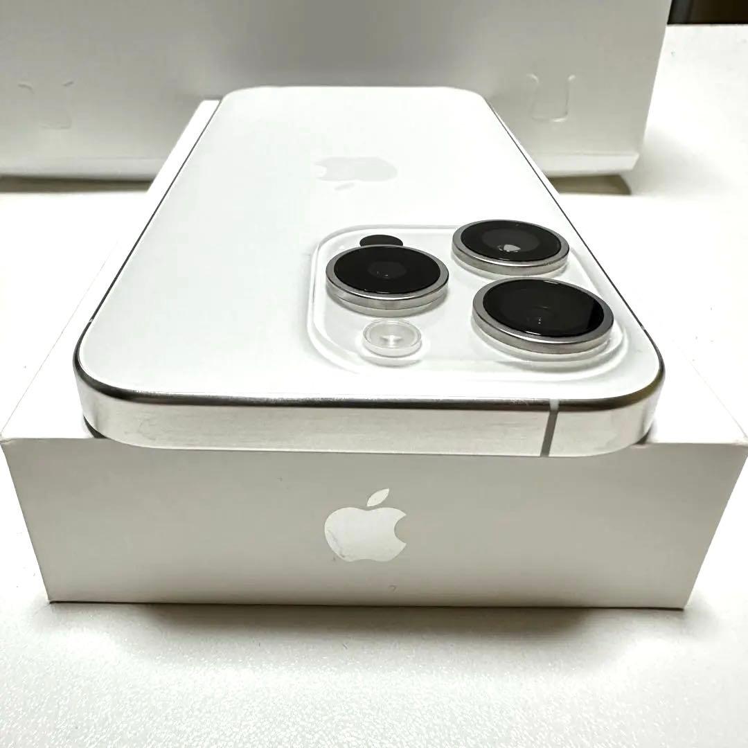 iPhone 15 Pro 256GB SIMフリー バッテリー残量100%