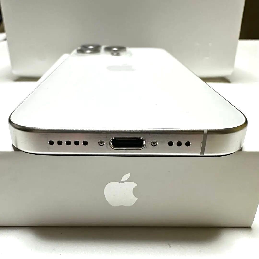 iPhone 15 Pro 256GB SIMフリー バッテリー残量100%