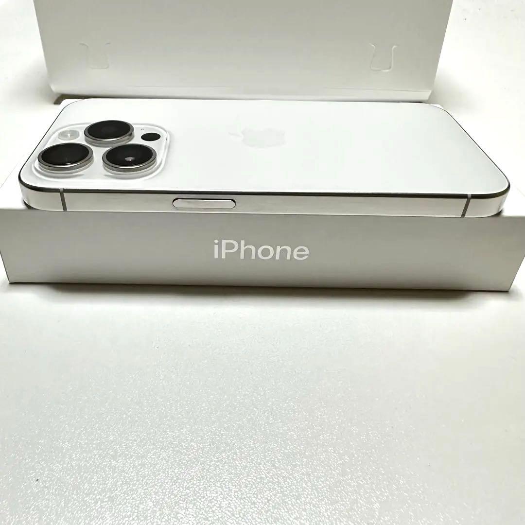 iPhone 15 Pro 256GB SIMフリー バッテリー残量100%
