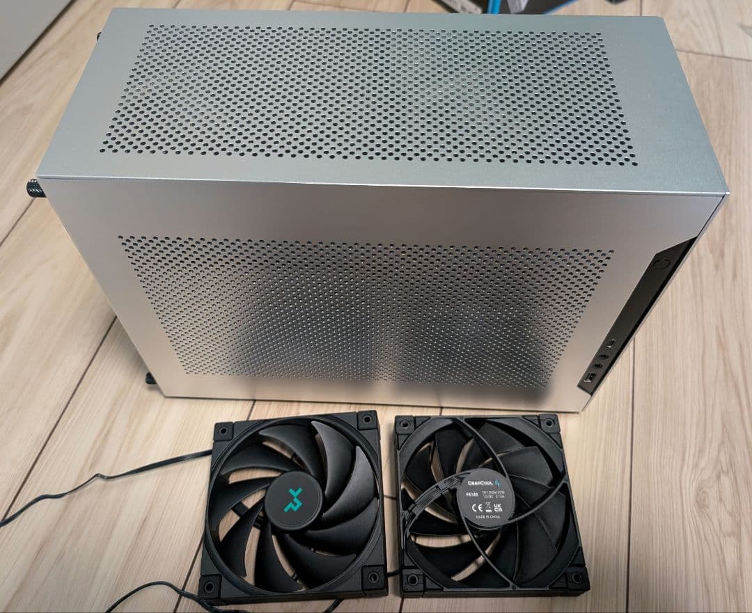 LIAN LI PCケース A4-H20　ケースファン付