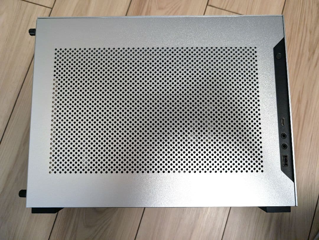 LIAN LI PCケース A4-H20　ケースファン付