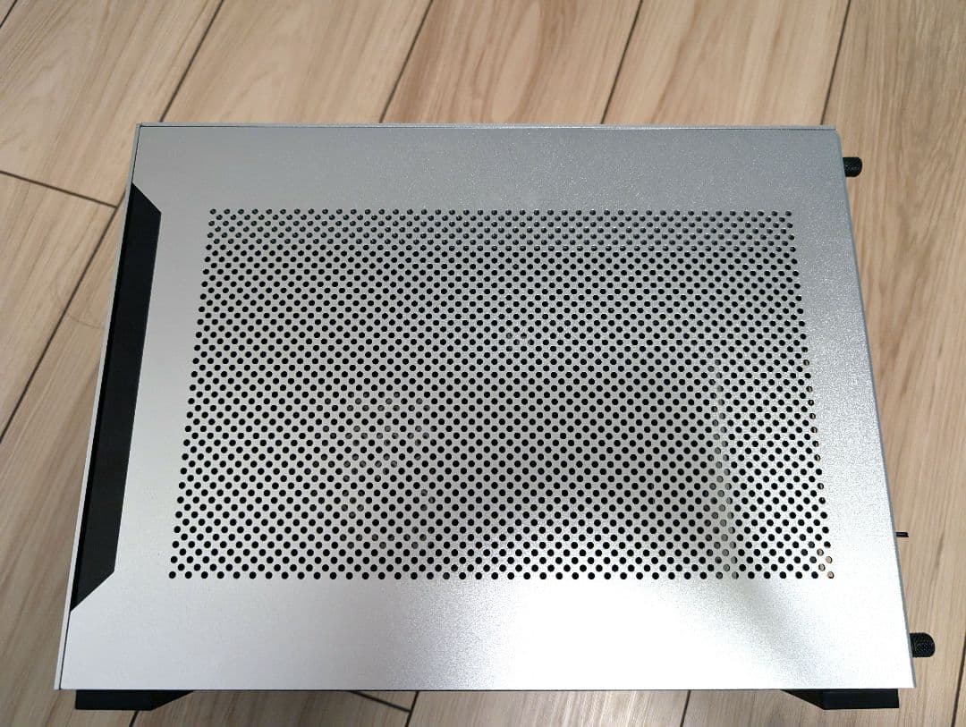 LIAN LI PCケース A4-H20　ケースファン付