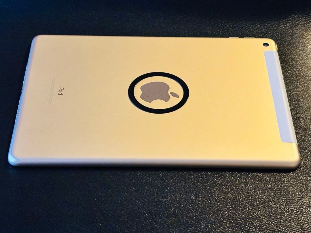 Apple iPad (第5世代) 128GB セルラーモデル　ゴールド