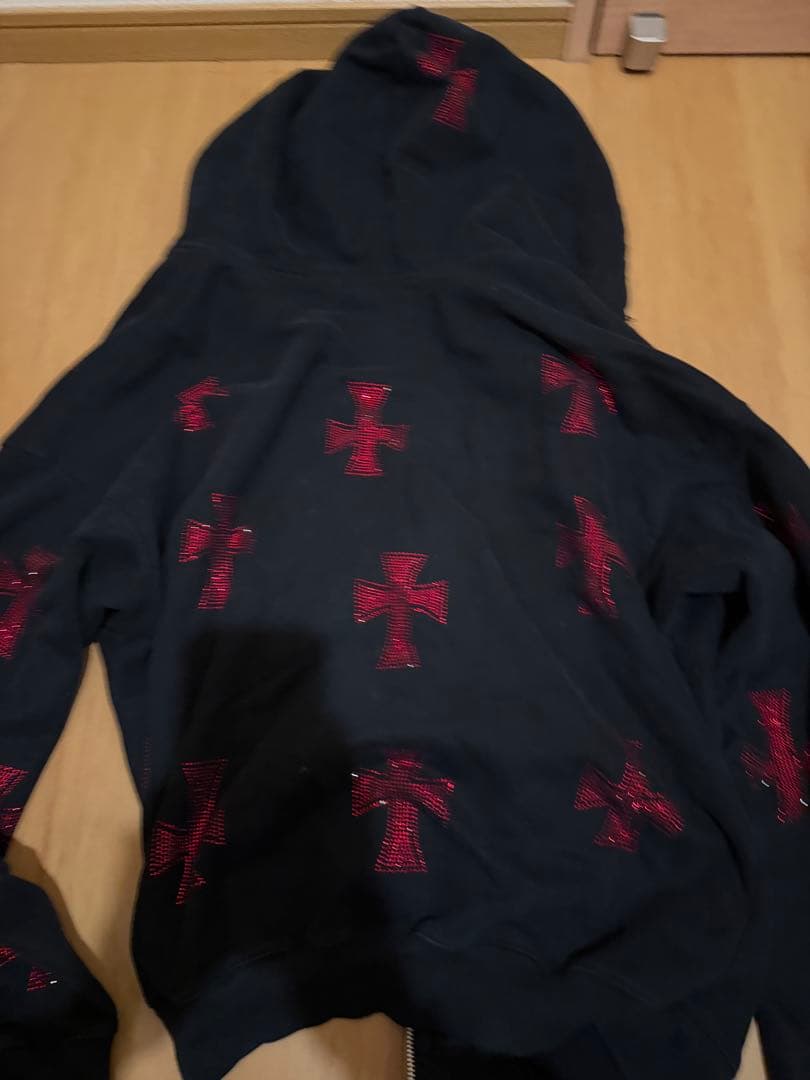 unknown london 赤い十字架刺繍 黒パーカー M