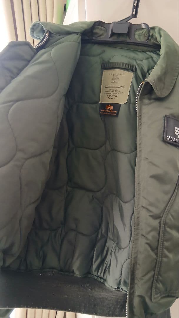 ALPHA　インダストリーズ　フライトジャケット