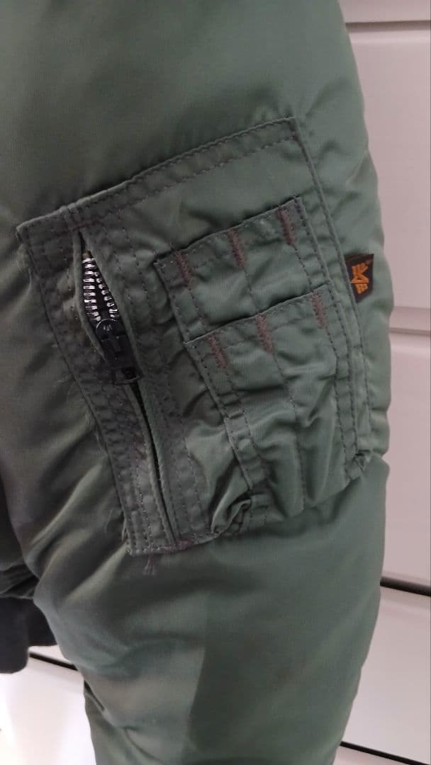 ALPHA　インダストリーズ　フライトジャケット