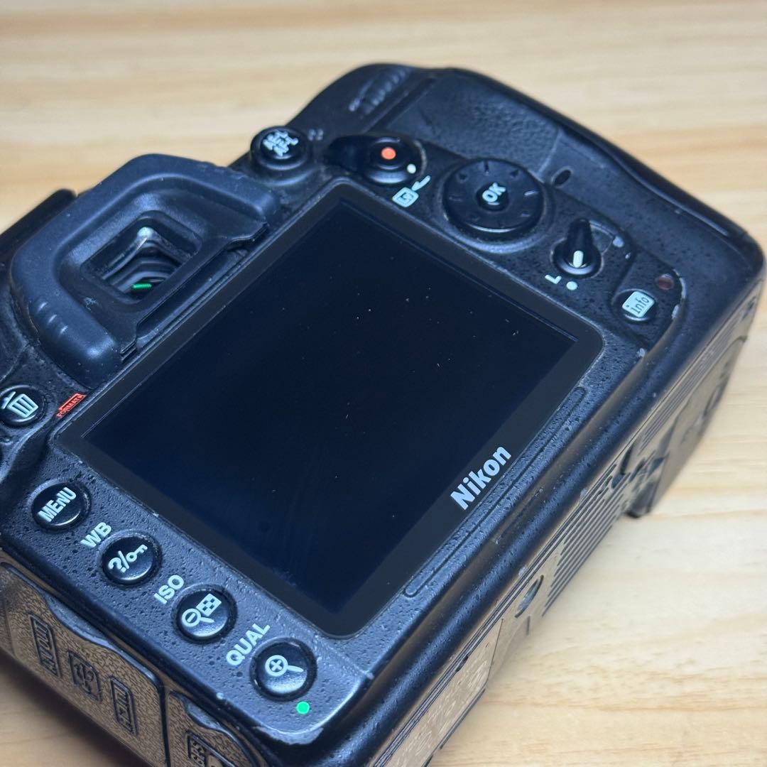 Nikon D7000 デジタル一眼レフ　バッテリーつき