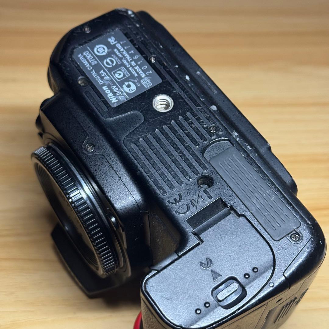 Nikon D7000 デジタル一眼レフ　バッテリーつき
