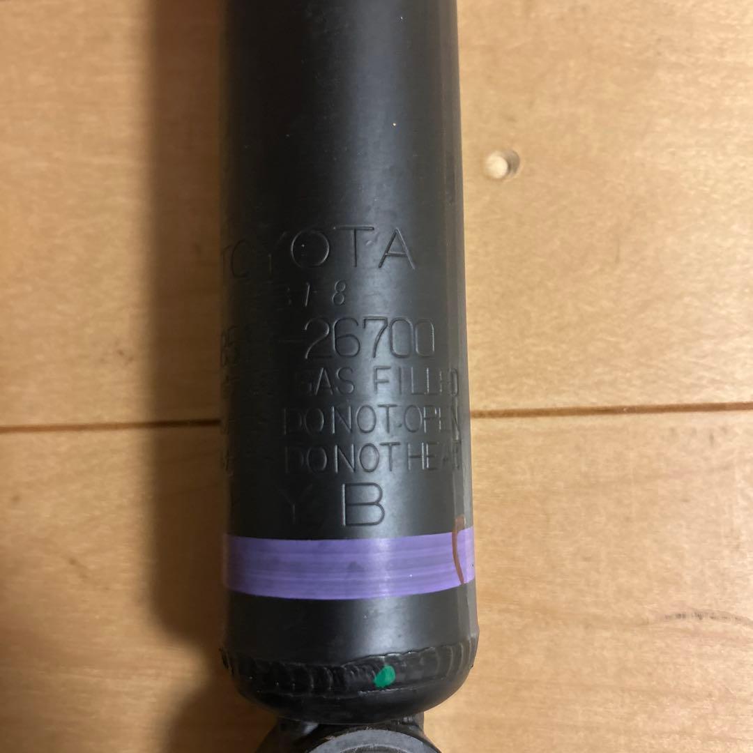 ハイエース　KYBショックアブソーバー 4本セット　新車外し　4WD