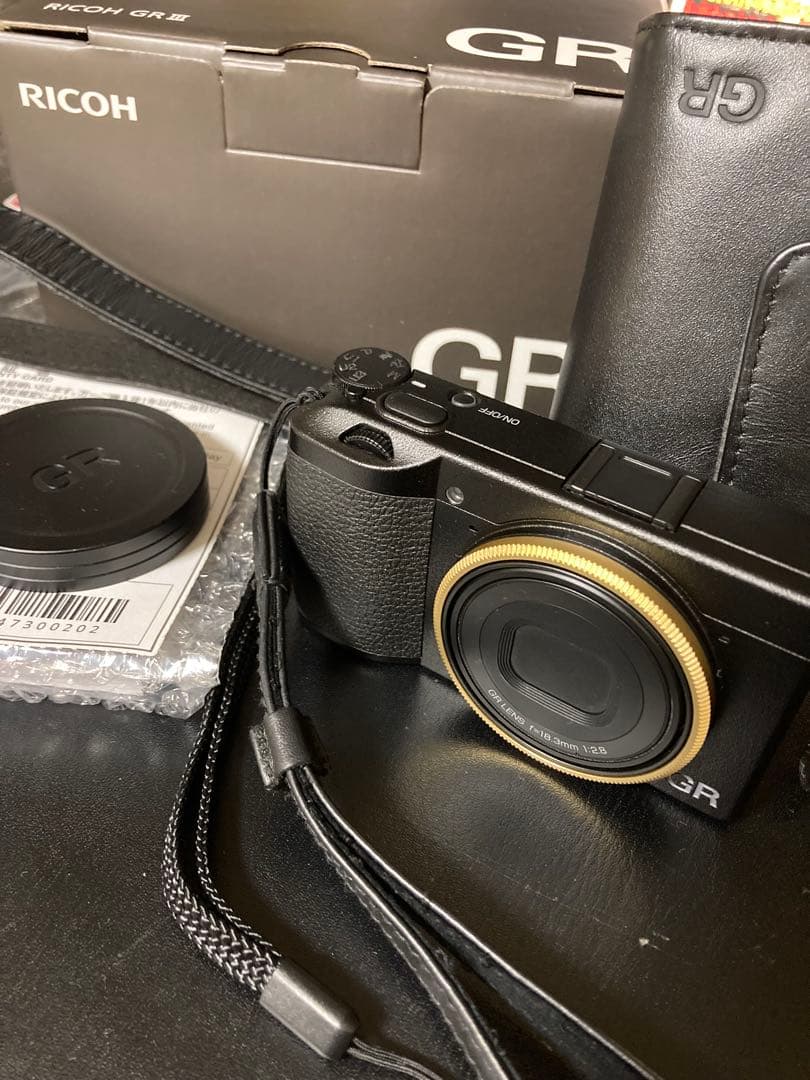 保証期間中　RICOH GR III ←付属品多数　ショット数4404 リコー