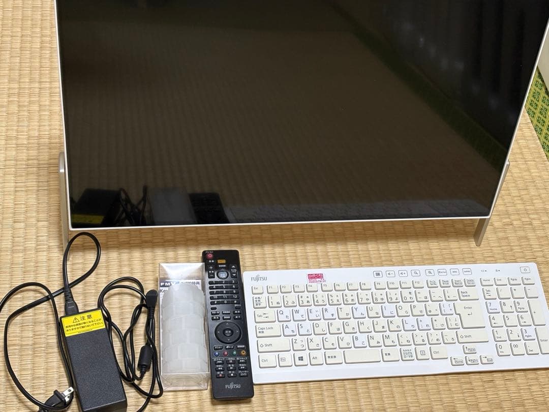 富士通ESPRIMO FH77/B1（メモリ増設16GB）