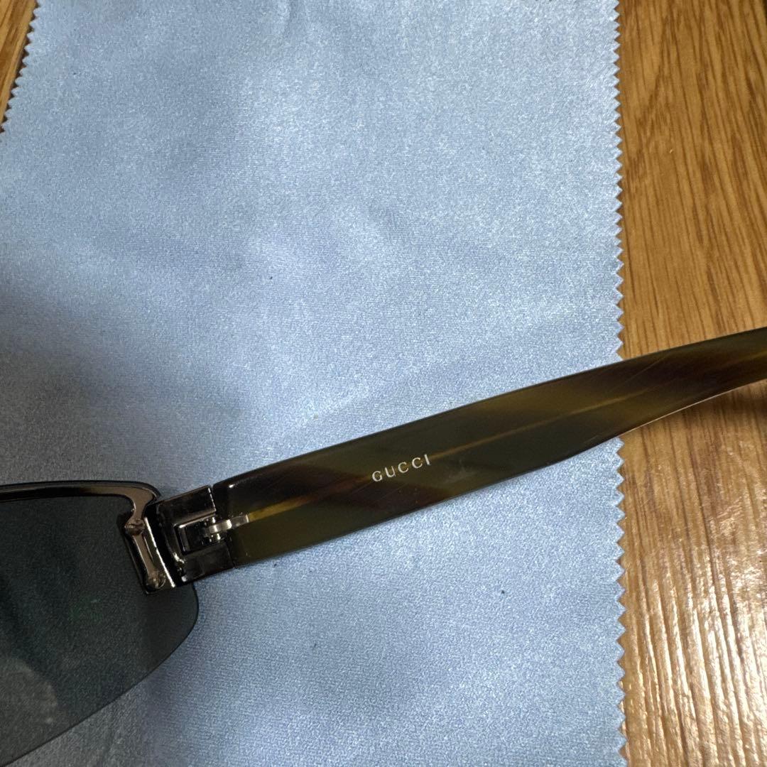 GUCCI メタルフレーム サングラス