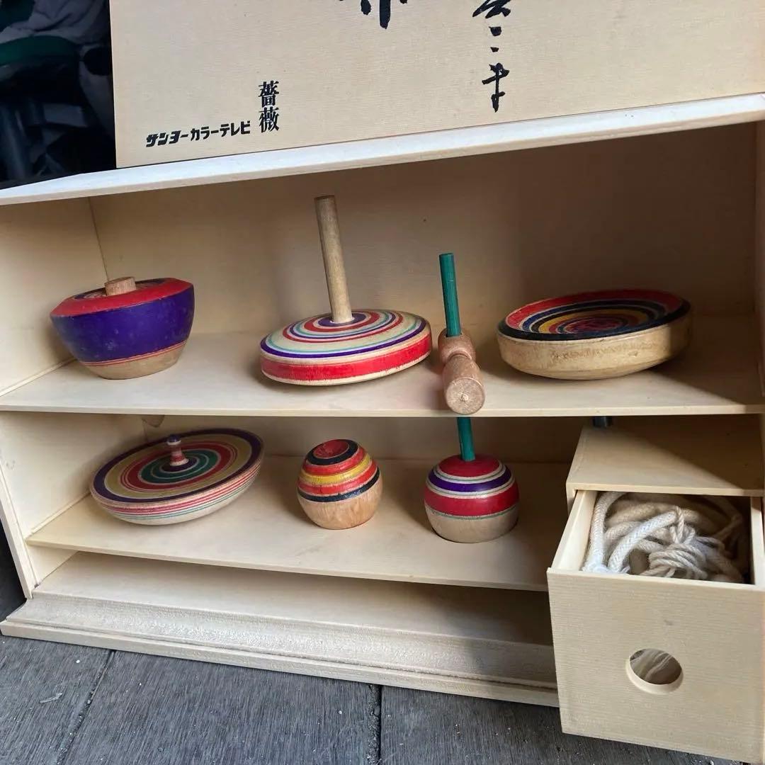 懐かしいサンヨーTV非売品！木製こまセット 収納箱付き