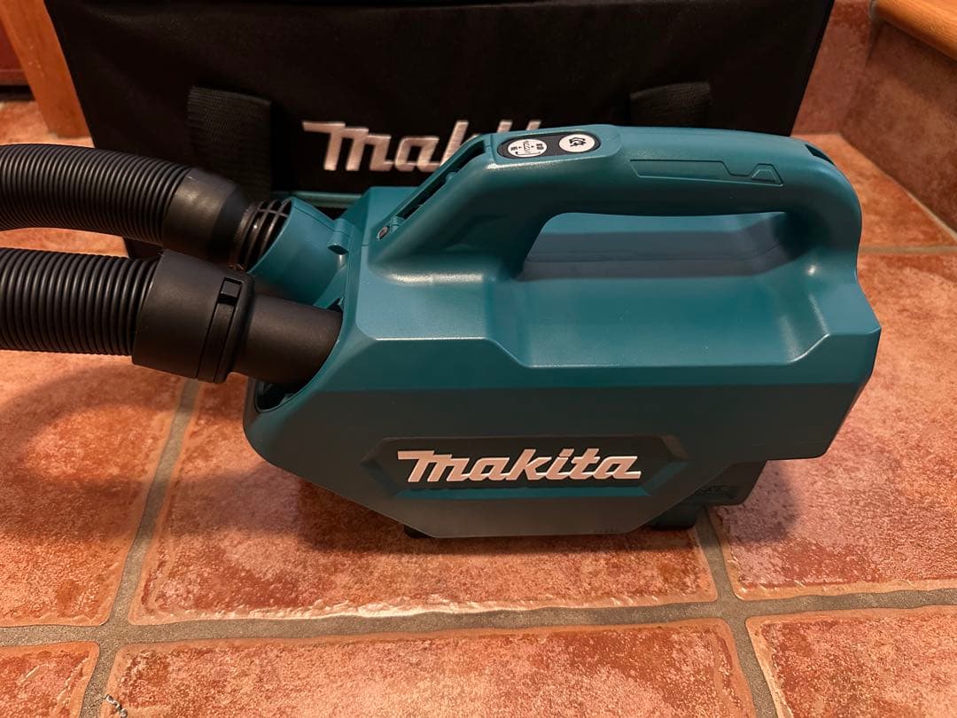 Makita 充電式クリーナーCL184DRF（バッテリー、充電器付）