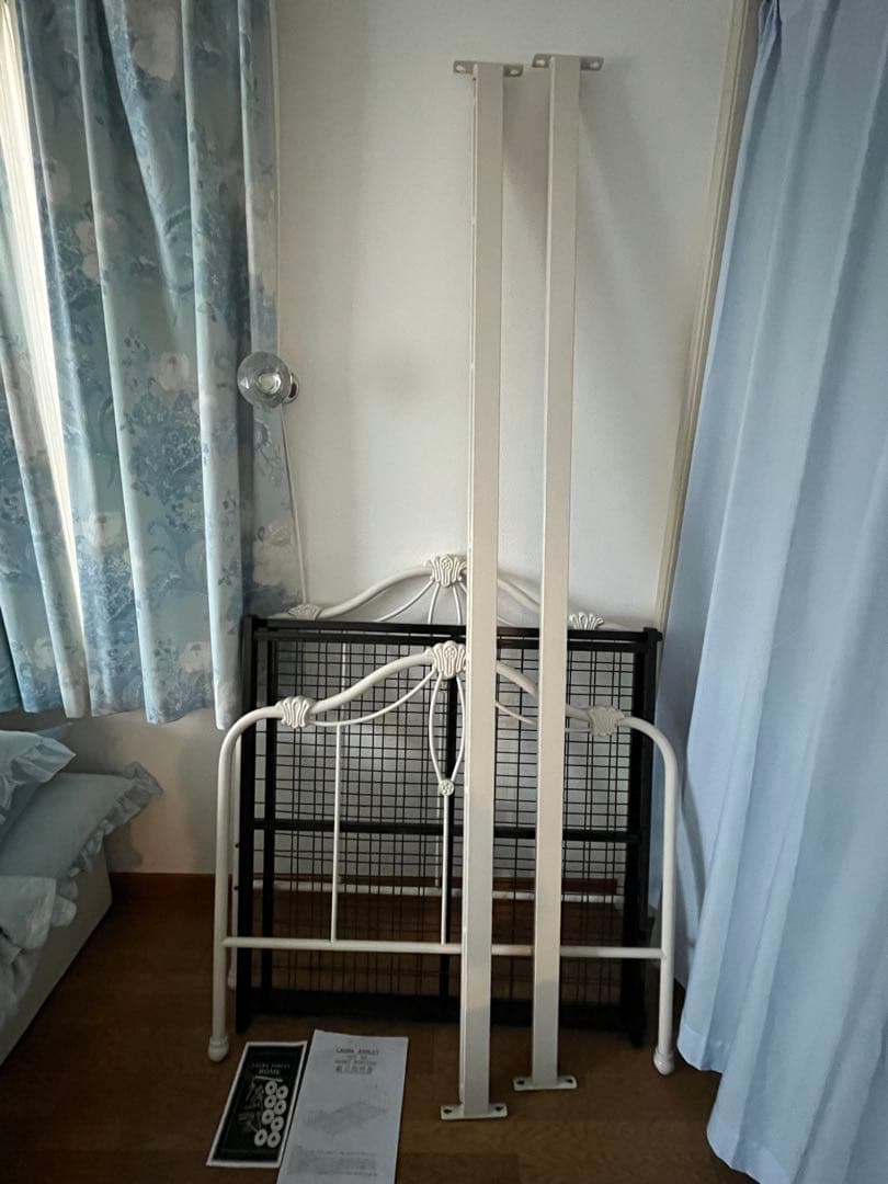 MiaMama　直接引き取りローラアシュレイ　シングル　ベッドフレーム