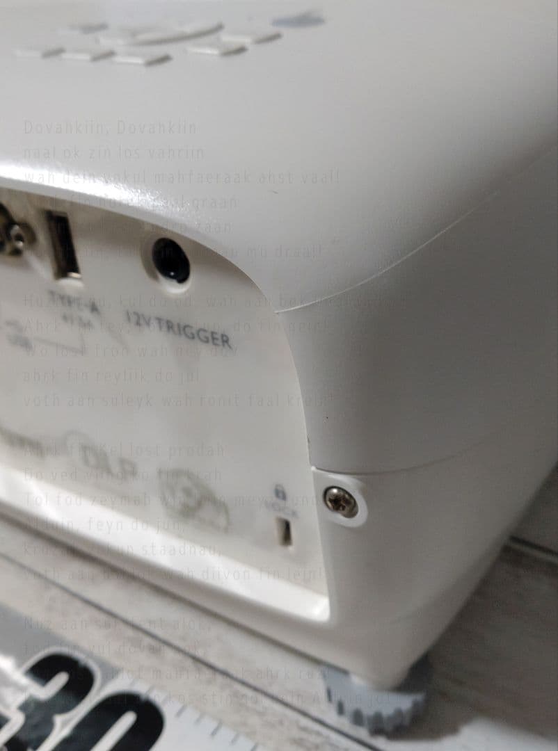 BenQ／ホームシネマプロジェクター TK800