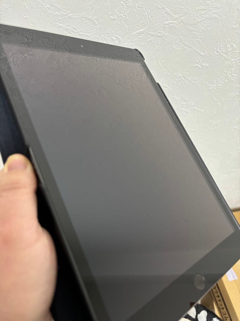 4児ママ様用　iPad 第8世代 32GB Wi-Fi シルバー　ケース付き