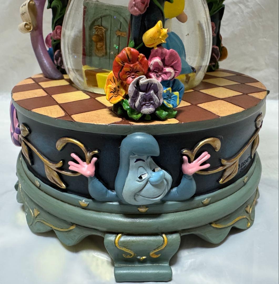 ディズニー 不思議の国のアリス 砂時計型ライトアップ オルゴール付スノーグローブ