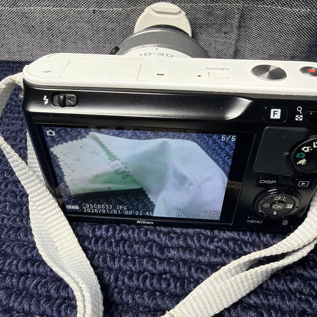 【ジャンク扱い】Nikon1（ニコン）/ ミラーレス一眼 J1 白