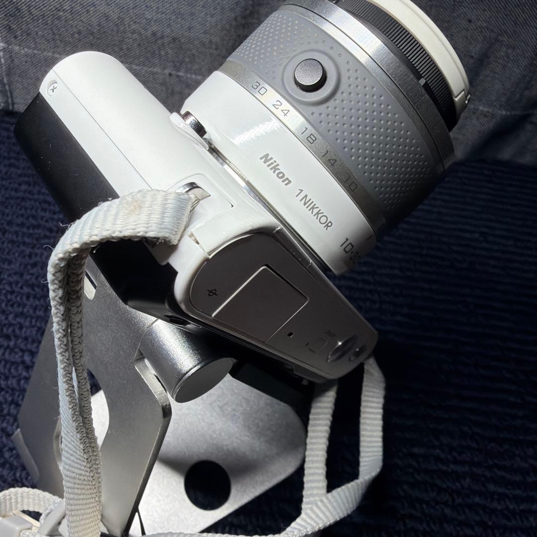 【ジャンク扱い】Nikon1（ニコン）/ ミラーレス一眼 J1 白