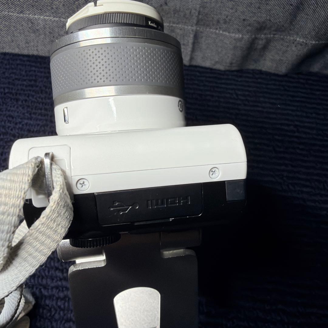 【ジャンク扱い】Nikon1（ニコン）/ ミラーレス一眼 J1 白