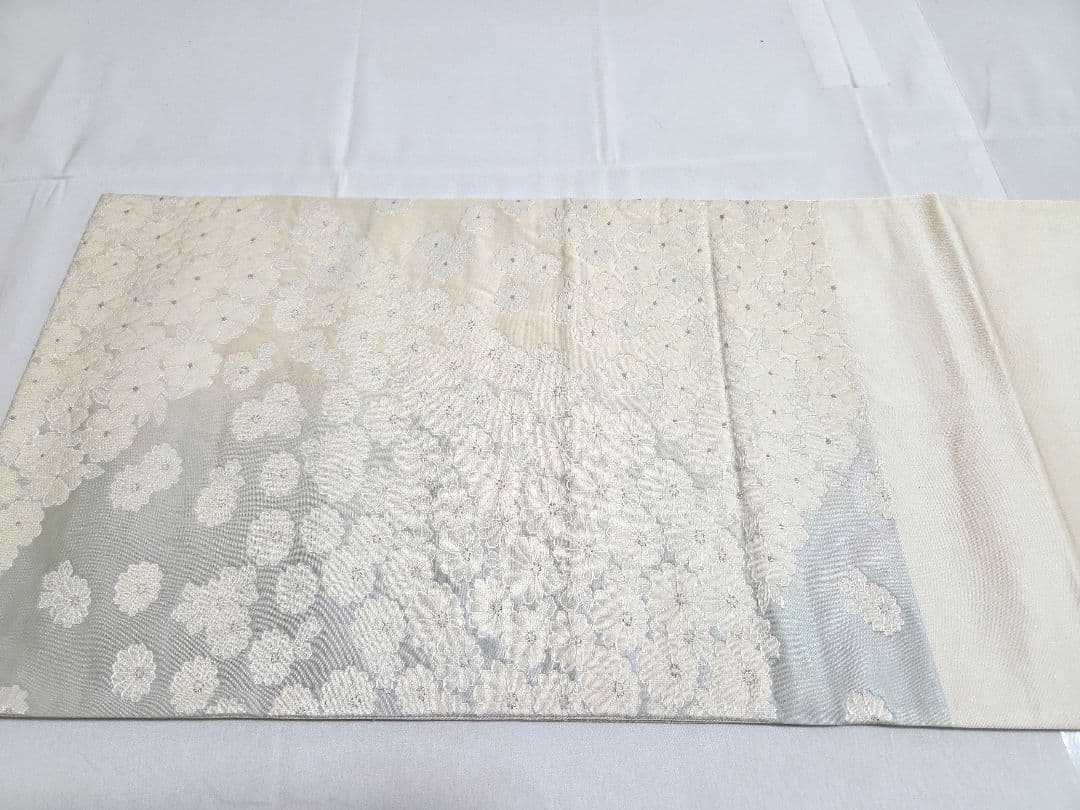 A5◆着物くつろぎ 菊に桜模様 銀糸 白 六通 正絹 フォーマルな袋帯