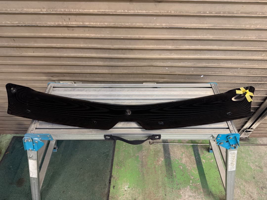 Renault Kangoo ルノーカングーボンネットバイザー純正品