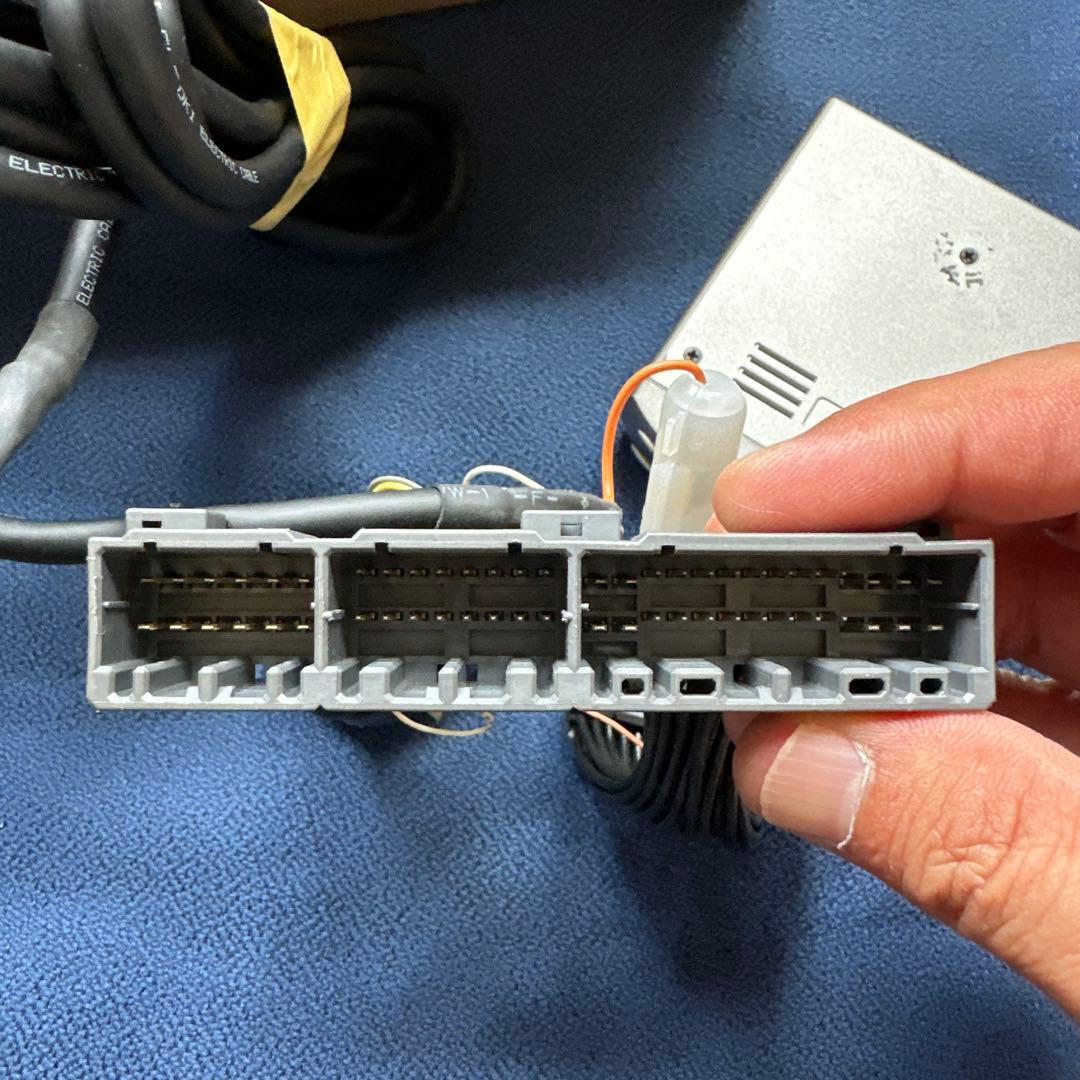 20後期セルシオ　エアサスコントローラー