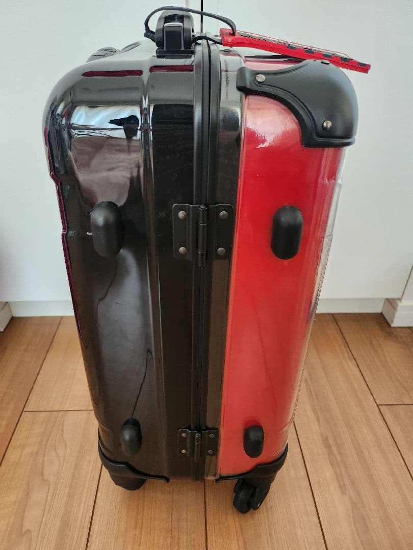 鹿島アントラーズ 赤いスーツケース