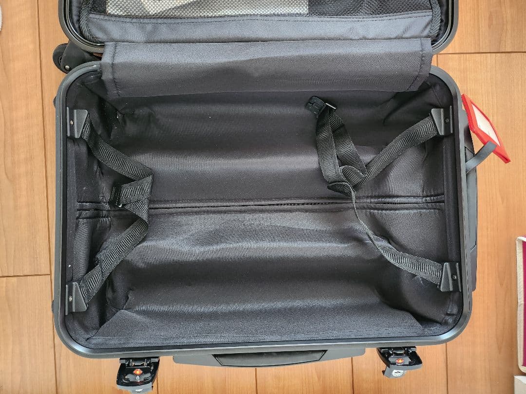 鹿島アントラーズ 赤いスーツケース