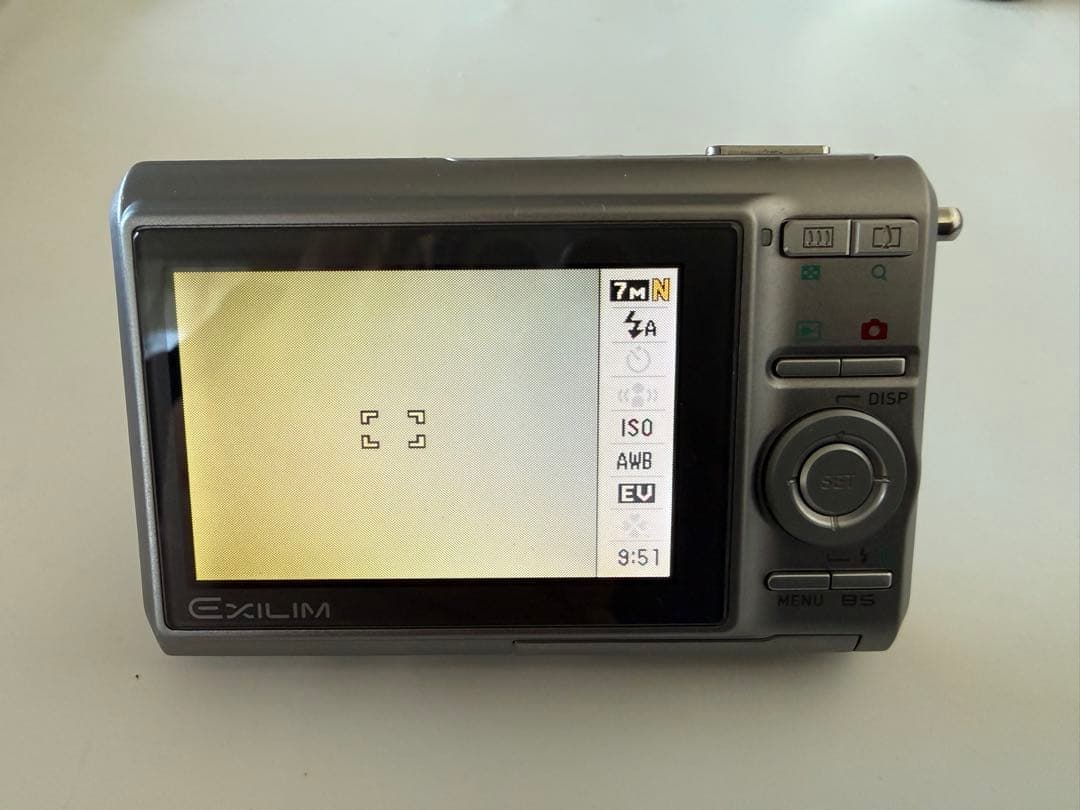 美品:カシオ・デジタルカメラEXILIM EX-Z75