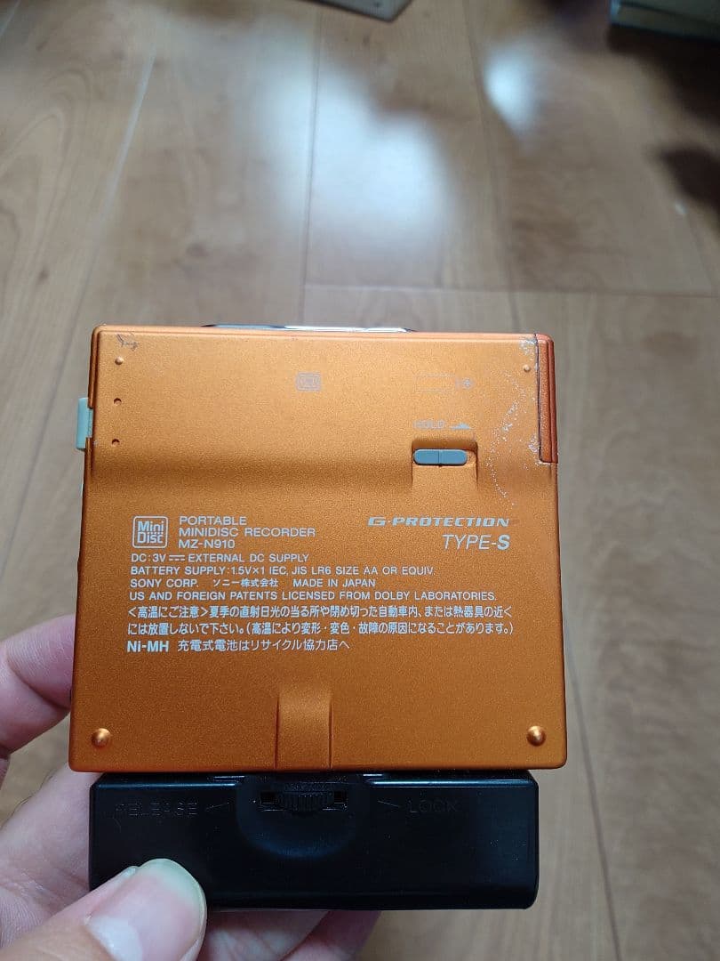SONY MDウォークマン オレンジ　MZ-N910