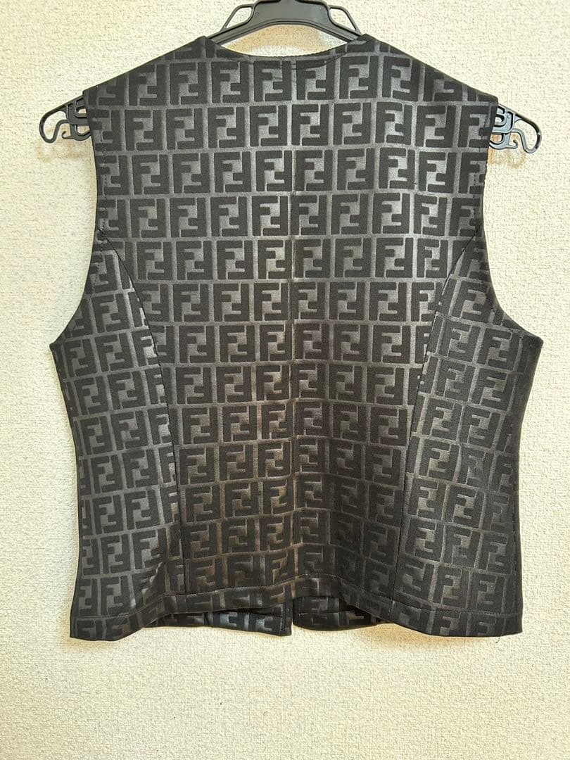 【値下げ中】FENDI ズッカ柄 ベスト ヴィンテージ ジップ ロゴ金具