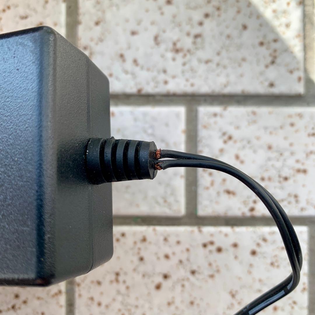 【ヨク】ポータブルブルーレイプレーヤー(10インチ)